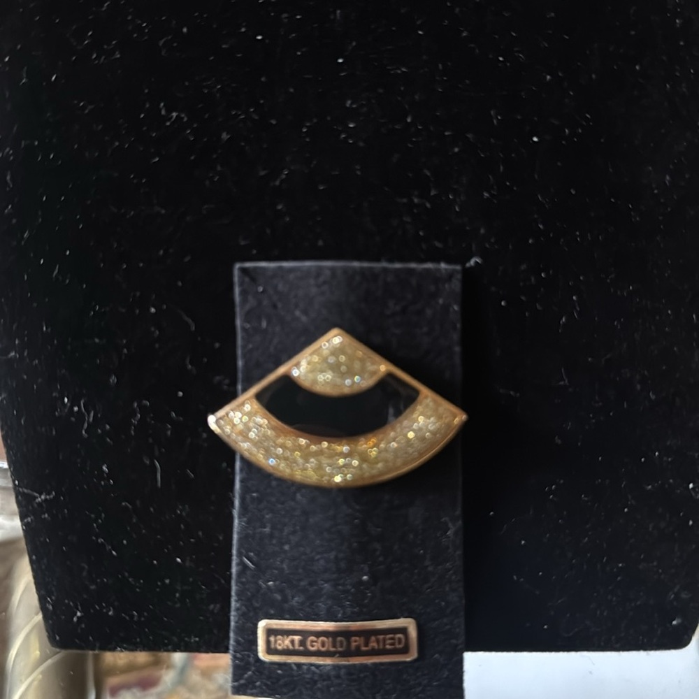 Pin / Brooch 18 karat gold plated art deco